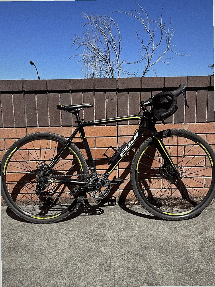 Fuji Cyclocross 11 Speed Shimano 105 Gravel Climbing Bicycle