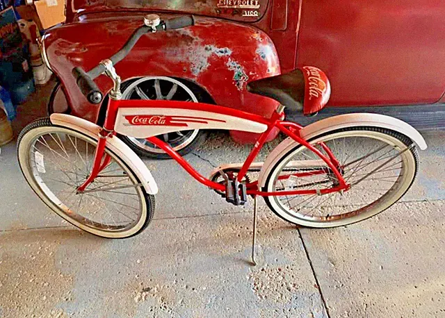 Huffy Coca-Cola 26 in Cruiser Bike 1-Speed Red/White w/ Fenders Kickstand .